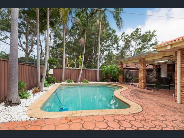 9 Moorhouse Crescent Edensor Park NSW 21