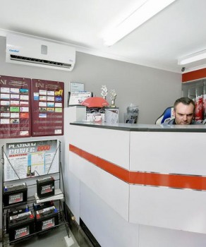 Lonsdale Auto Service Centre