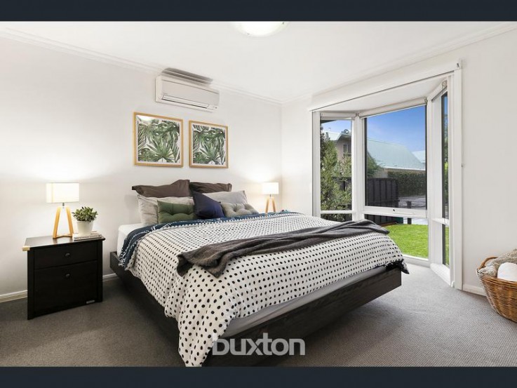 2/2 Bayview Crescent Black Rock Vic 3193