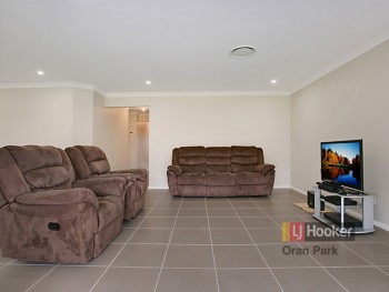 10 Thorpe Cct Oran Park NSW 2570