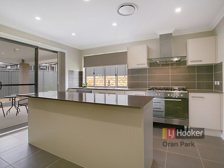 10 Thorpe Cct Oran Park NSW 2570