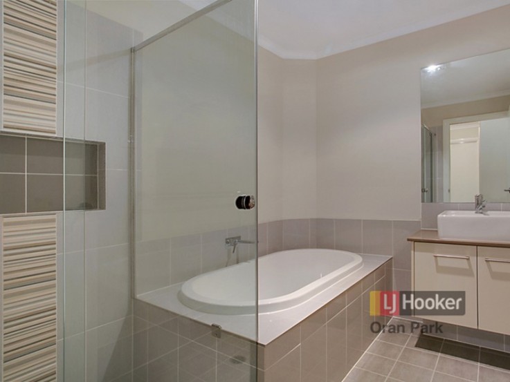 10 Thorpe Cct Oran Park NSW 2570