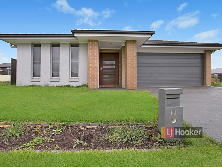 10 Thorpe Cct Oran Park NSW 2570