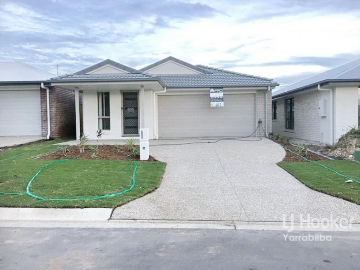 42 Cambridge Circuit @ $370 PER WEEK