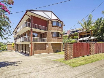 3/304 Cavendish Road Coorparoo Qld 4151