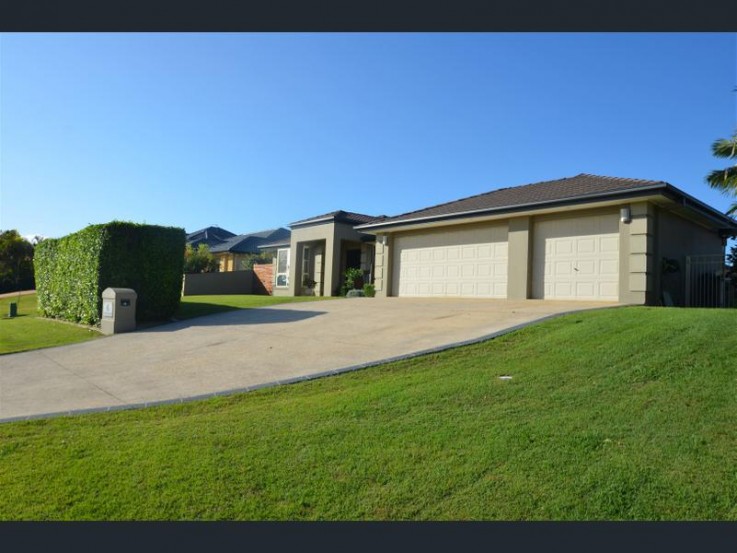 6 London Chase Arundel Qld 4214