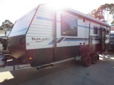 GALAXY ROVER 220R CLUB LOUNGE CARAVAN