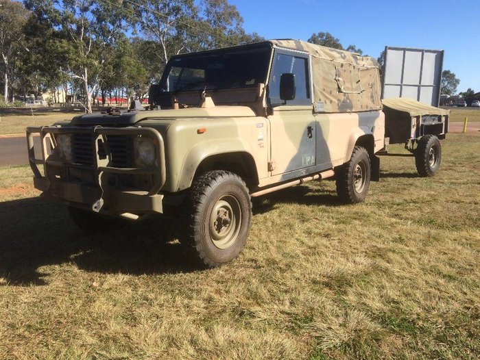 1990 Landrover Defender Scab