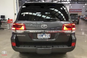 2017 Toyota Landcruiser Sahara VDJ200R 4