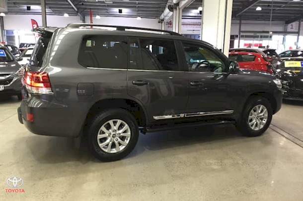 2017 Toyota Landcruiser Sahara VDJ200R 4