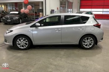 2017 Toyota Corolla Hybrid ZWE186R FWD