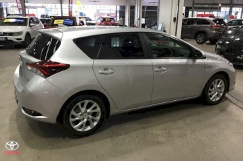 2017 Toyota Corolla Hybrid ZWE186R FWD