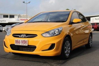 2014 Hyundai Accent Active Sedan (Yellow