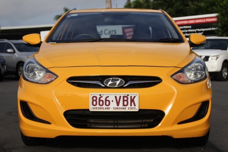 2014 Hyundai Accent Active Sedan (Yellow