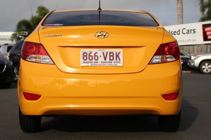 2014 Hyundai Accent Active Sedan (Yellow