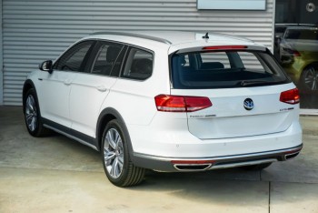 2017 MY18 Volkswagen Passat Alltrack 140