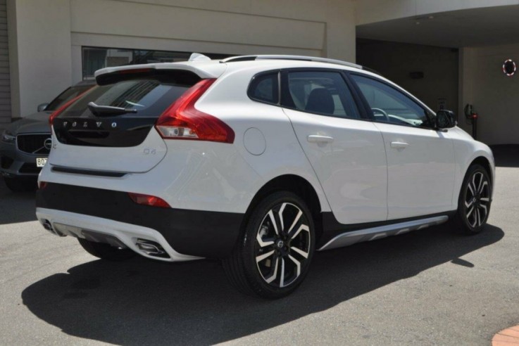 2017 MY18 Volvo V40 Cross Country D4 Pro