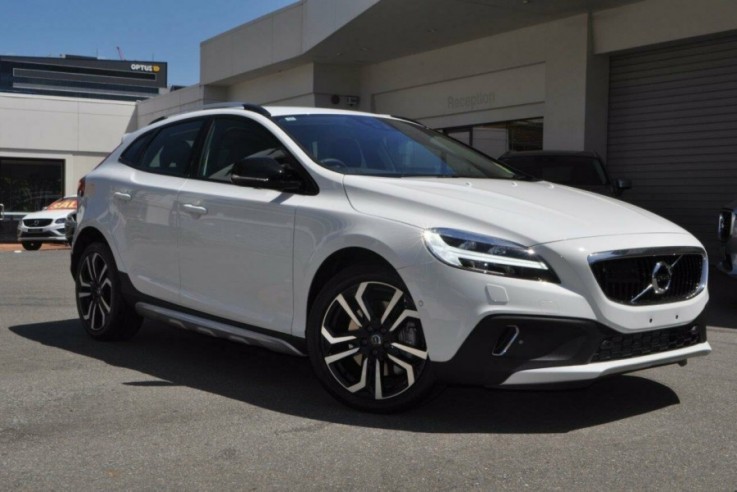 2017 MY18 Volvo V40 Cross Country D4 Pro