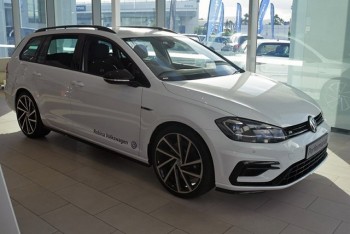 2017 VOLKSWAGEN GOLF WAGON0