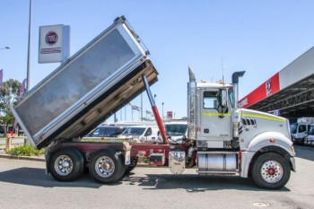  Mack TRIDENT Tipper