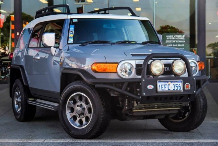 2013 Toyota Fj Cruiser Wagon (Silver)