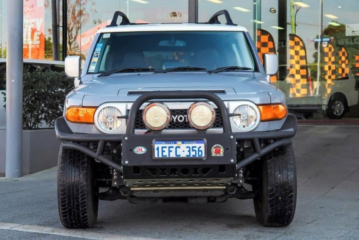 2013 Toyota Fj Cruiser Wagon (Silver)