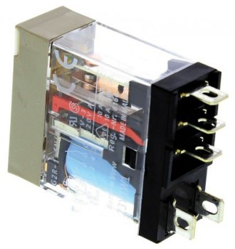 Omron SPDT Non-Latching Relay Plug In, 2