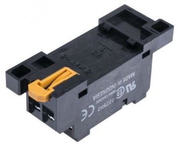 Omron 8 pin Relay Socket, 240V ac for us