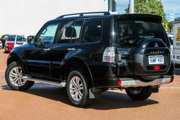 2017 Mitsubishi Pajero Glx Wagon (Black)