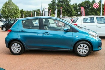 2013 Toyota Yaris Yr Hatchback (Blue)