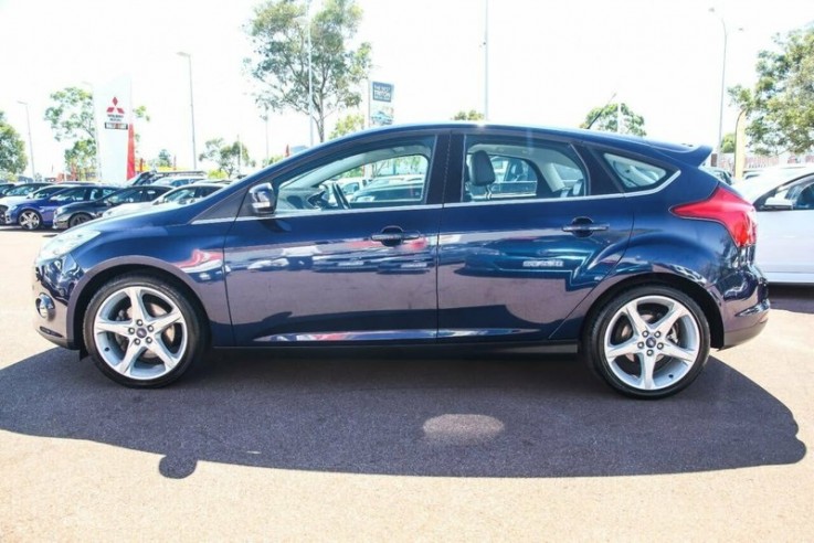 2011 Ford Focus Titanium Pwrshift Hatchb