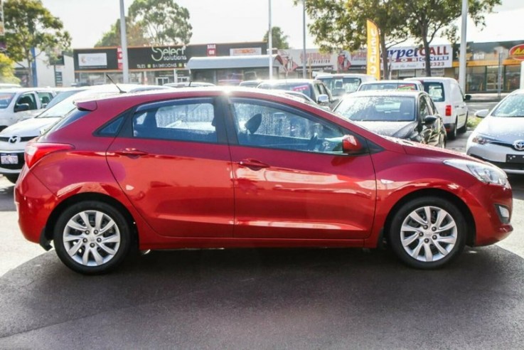 2013 Hyundai I30 Active Hatchback (Red)