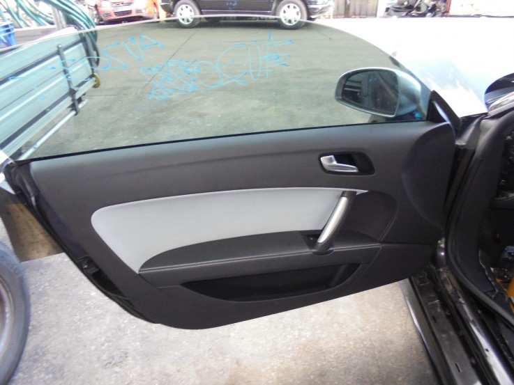 AUDI TT CONV / ROADSTER LEFT FRONT DOOR 