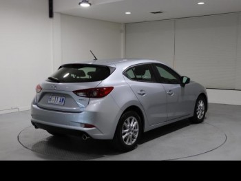  Mazda Mazda3 L 2017