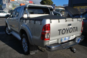 TOYOTA HILUX SR5 2013