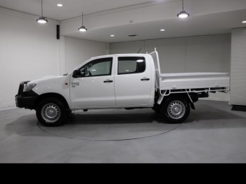 TOYOTA HILUX 4X4 SR 3.0LT 2014