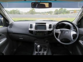 OYOTA HILUX SR5 (4X4) 2012