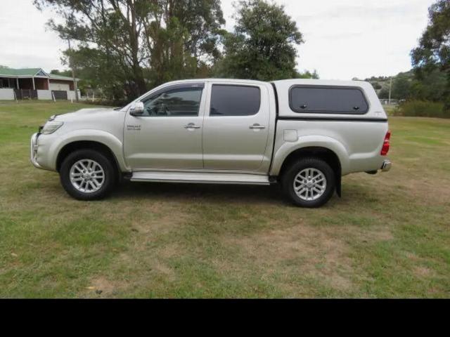 OYOTA HILUX SR5 (4X4) 2012