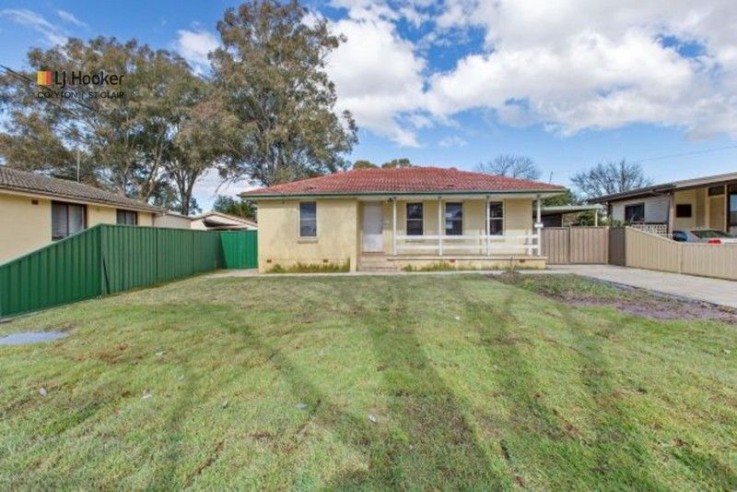 72 Marquesa Crescent, Lethbridge Park NSW 2770