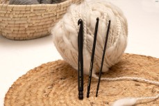 Single-ended crochet hooks