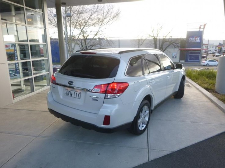 2013 SUBARU OUTBACK  2.0D Premium