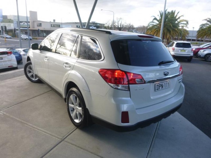 2013 SUBARU OUTBACK  2.0D Premium