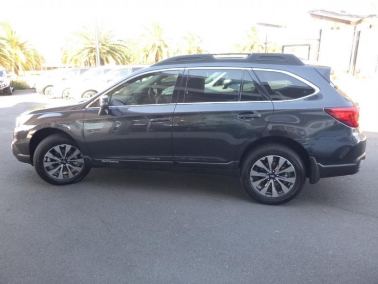 2017 SUBARU OUTBACK  2.5i