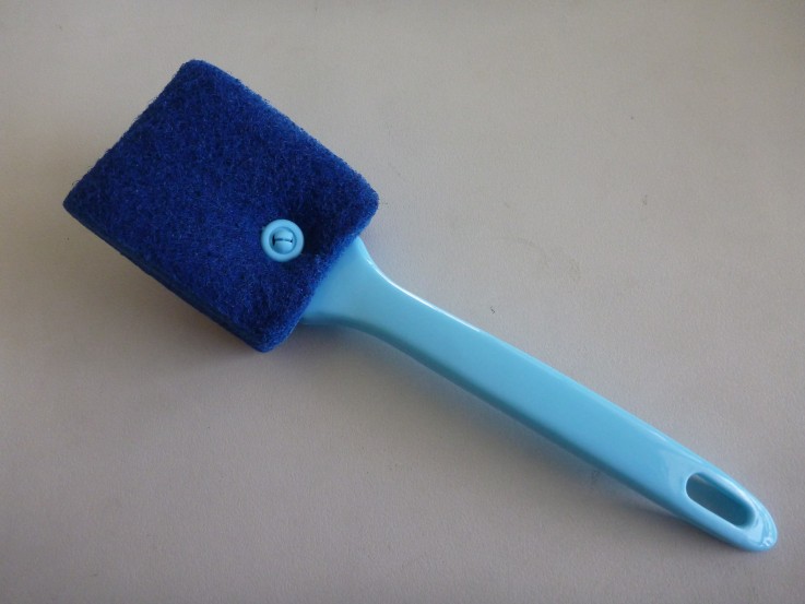 Aquarium cleaner brush