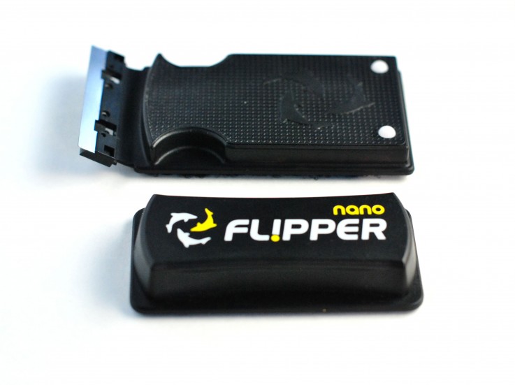 Flipper NANO 2-in-1 Scraper and Cleaner