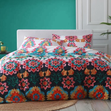 Brampton House Fiesta Quilt Cover SetRed