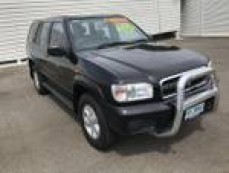 2005 Nissan Pathfinder ST (4X4)